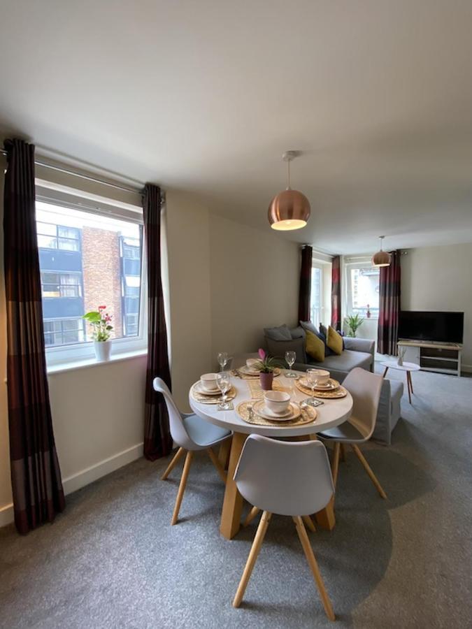 Stylish Two Bed City Apartment With Secure Parking Southampton Buitenkant foto